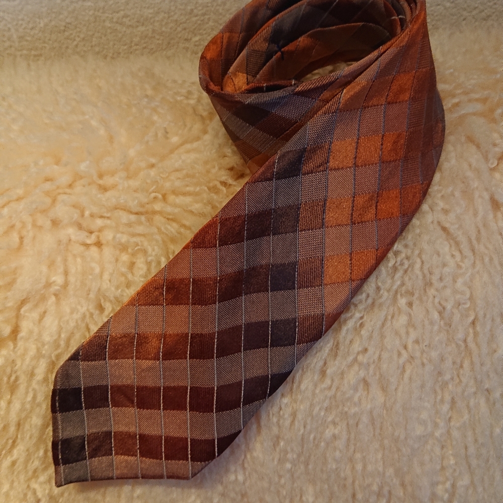 Kenneth Cole REACTION 100% silk neck tie